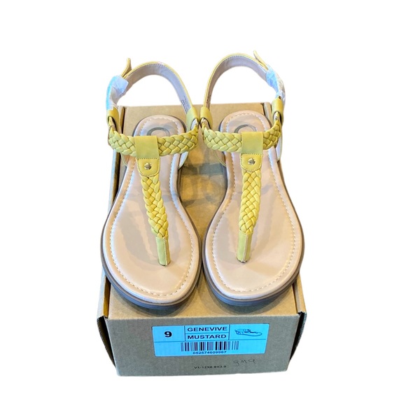 Journee Collection Genevive Sandals - Picture 3 of 9